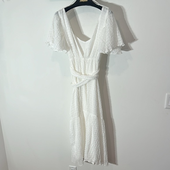 ALL IN FAVOR WHITE STATEMENT SLEEVE BELTED CREPE CRINKLE MAXI DRESS MEDIUM NEW - Picture 6 of 6